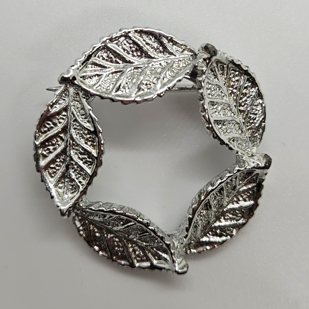 Vtg Gerry's Brooch Wreath Of Leaves